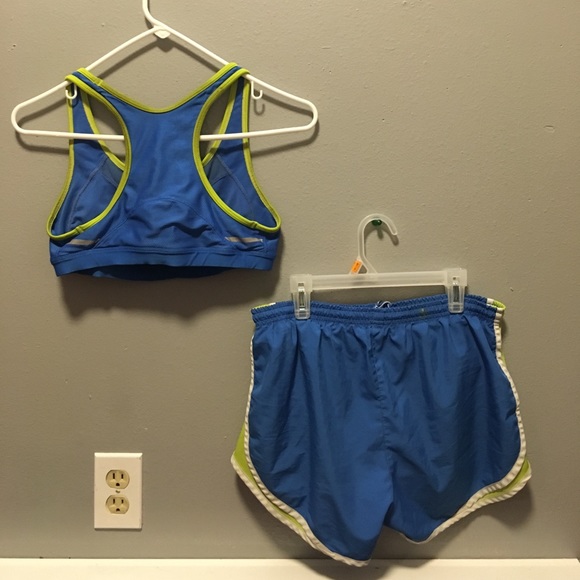 Nike Sports bra and Shorts Set sz. sm - Picture 2 of 3